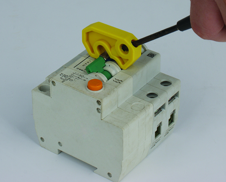 Литой блокиратор однополюсных выключателей BD-D05-1 Литой блокиратор однополюсных выключателей BD-D05-1
