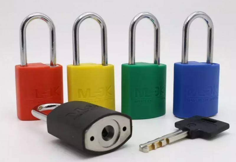 Латунный замок в пластиковом чехле W203 Латунный замок в пластиковом чехле W203